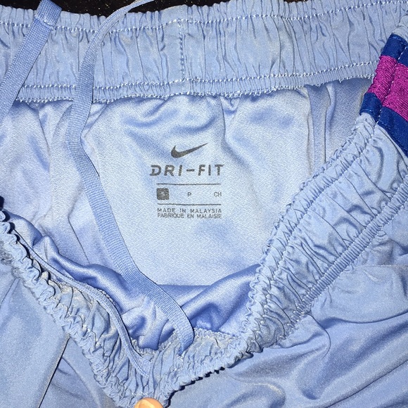 Women’s nike running shorts - Picture 3 of 3